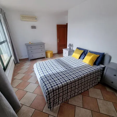 公寓 Com 3 Quartos Em Frente A