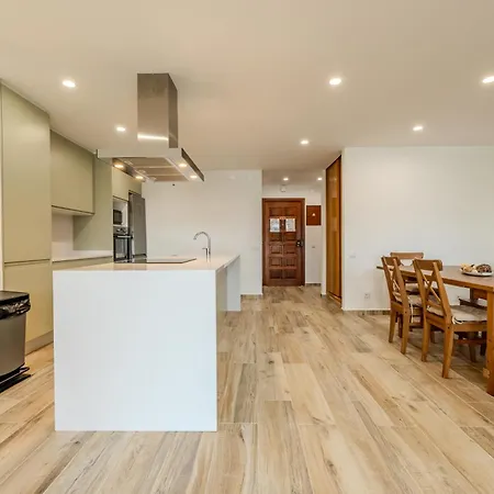 Apartment Com 3 Quartos Em Frente A *