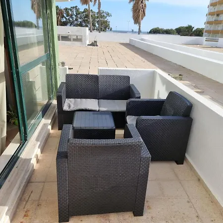 Com 3 Quartos Em Frente A *