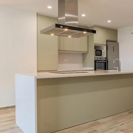 Com 3 Quartos Em Frente A Appartement *