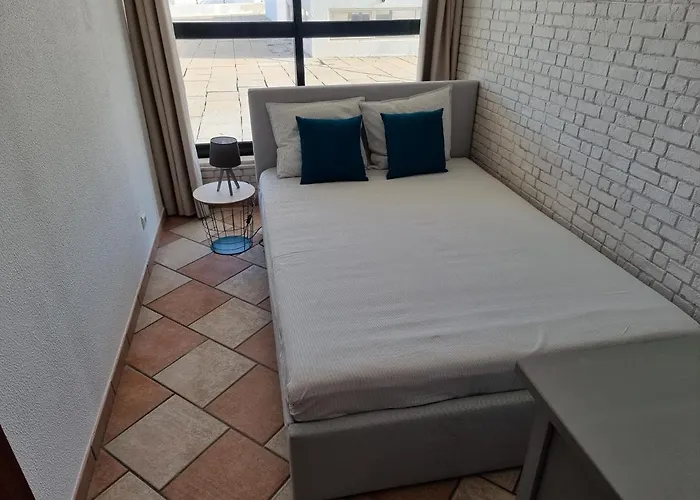 Apartamento Com 3 Quartos Em Frente A