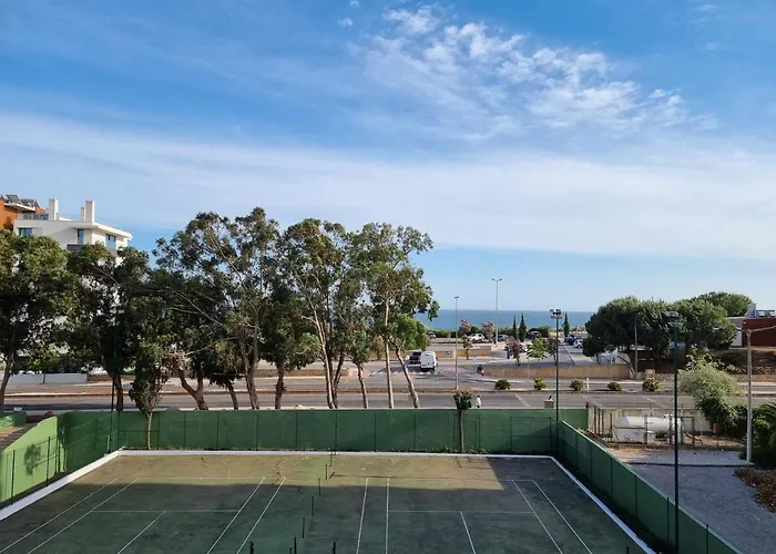 Com 3 Quartos Em Frente A Apartamento *