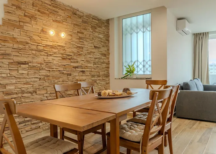 Com 3 Quartos Em Frente A * Portimão