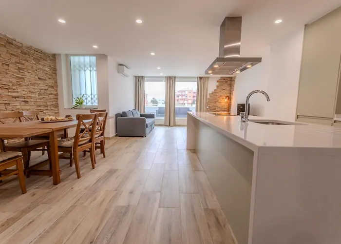 Apartamento Com 3 Quartos Em Frente A