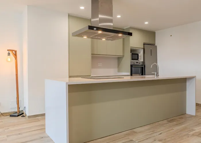 Com 3 Quartos Em Frente A Apartamento *