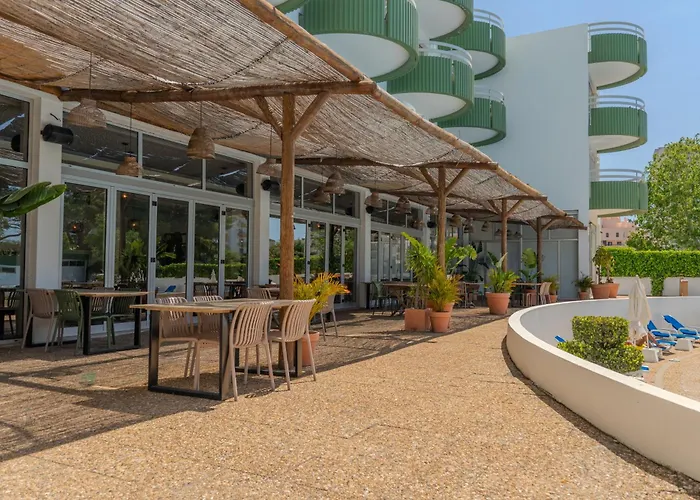 Com 3 Quartos Em Frente A Portimão