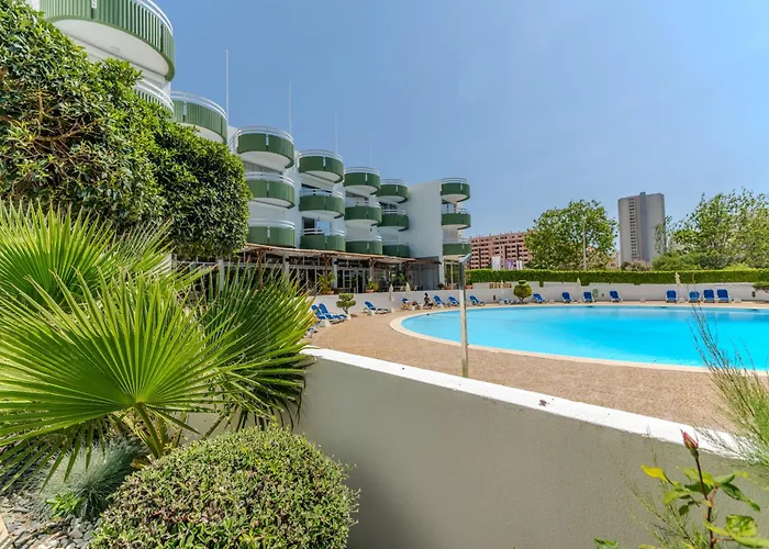 Com 3 Quartos Em Frente A Apartamento Portimão