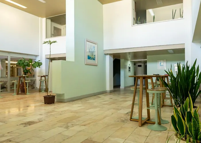 Com 3 Quartos Em Frente A Apartamento Portimão