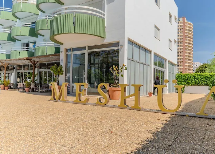 Com 3 Quartos Em Frente A *