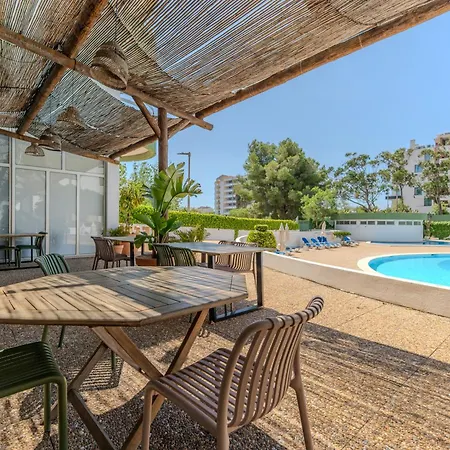 Com 3 Quartos Em Frente A *