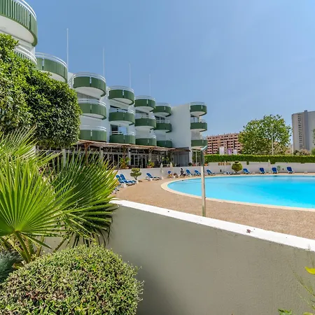 Com 3 Quartos Em Frente A Appartamento Portimão