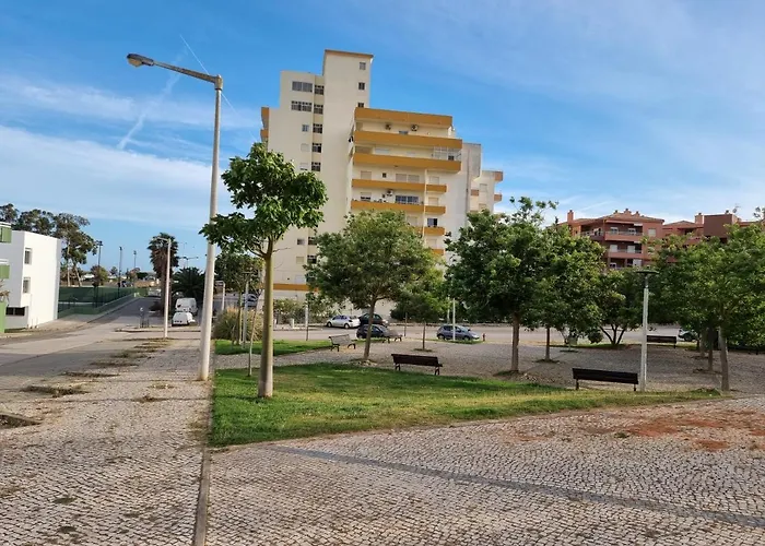 Com 3 Quartos Em Frente A * Portimão