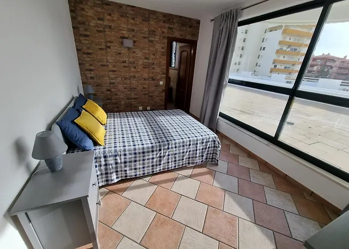 Com 3 Quartos Em Frente A Appartamento Portimão