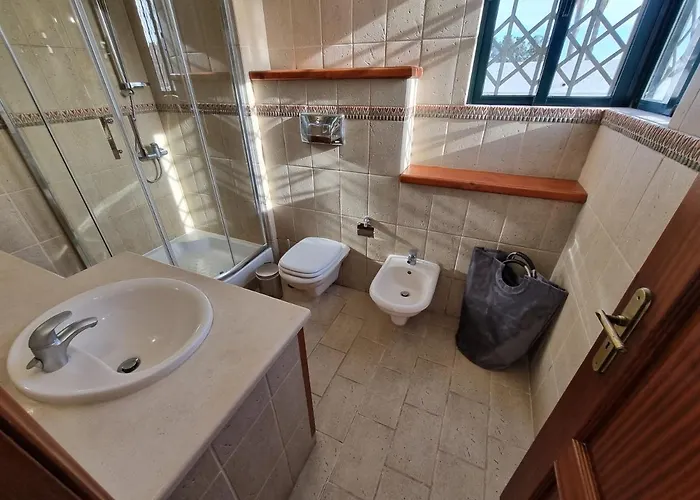 Com 3 Quartos Em Frente A Appartamento *