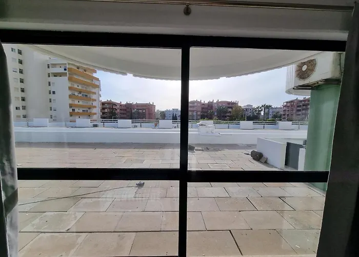 Com 3 Quartos Em Frente A