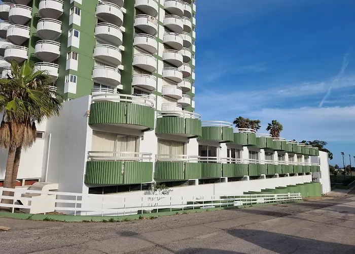 Com 3 Quartos Em Frente A Appartamento *