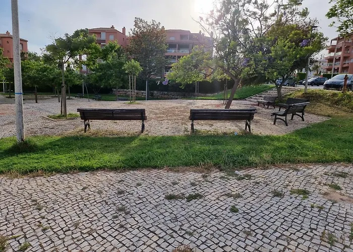 Com 3 Quartos Em Frente A Appartamento *