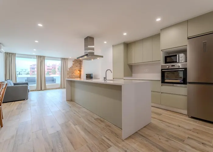 Com 3 Quartos Em Frente A Appartamento Portimão