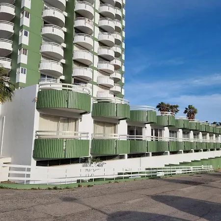 Com 3 Quartos Em Frente A Appartement *