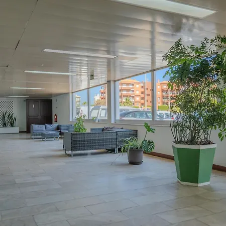 Appartement Com 3 Quartos Em Frente A Portimão