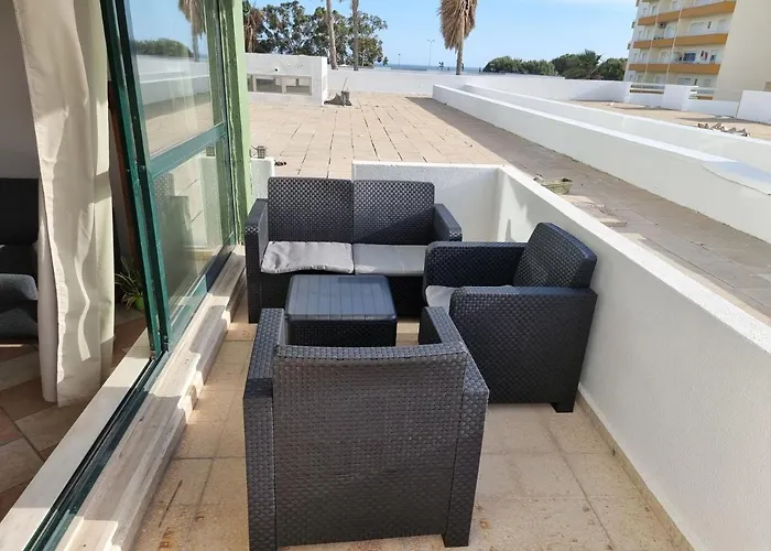 Com 3 Quartos Em Frente A *