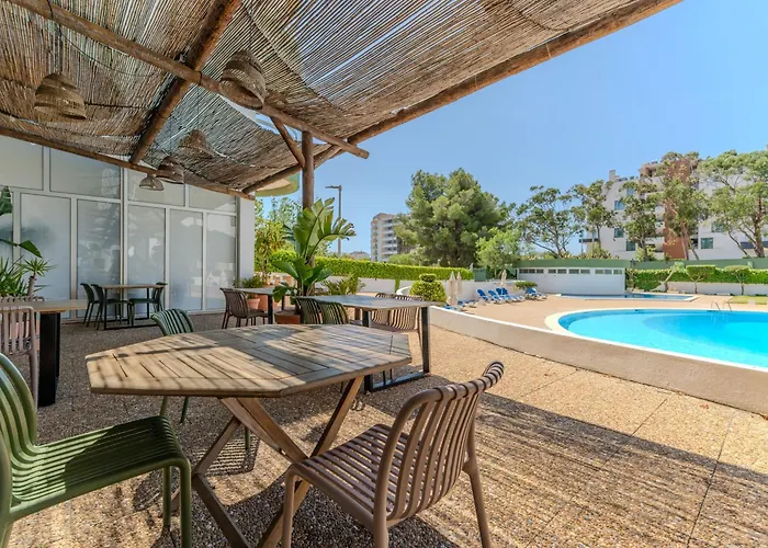 Com 3 Quartos Em Frente A *